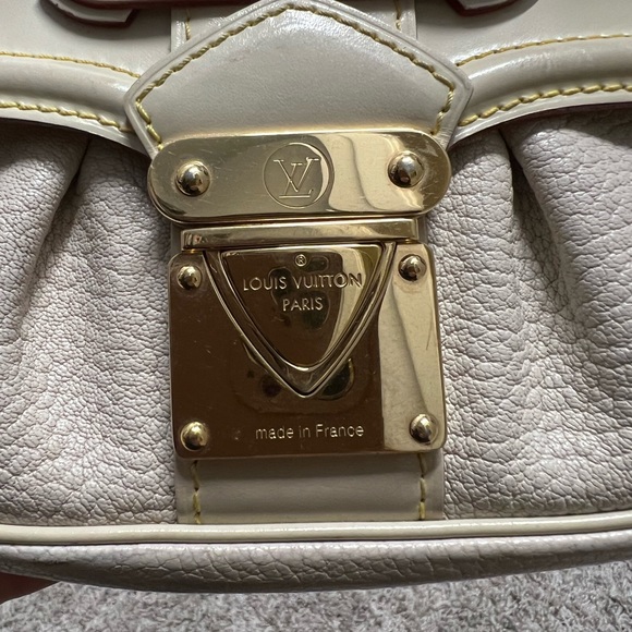 Louis Vuitton | Suhali Le Precieux White Pochette - Picture 11 of 11